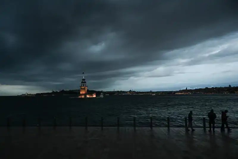 İstanbul'da Yoğun Kar Beklentisi: 19 İlçeye Ulaşacak Uyarılar Yapıldı