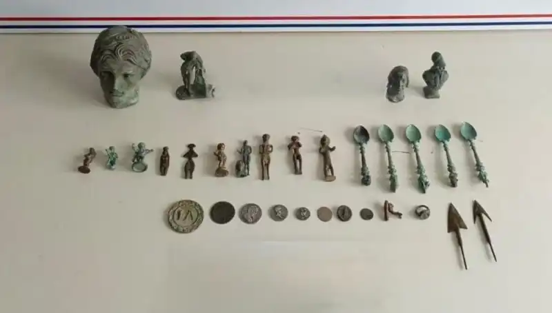 Tarihi Roma Eseri, Türkiye’de Ağaç Kabukları İçinden Ele Geçirildi!