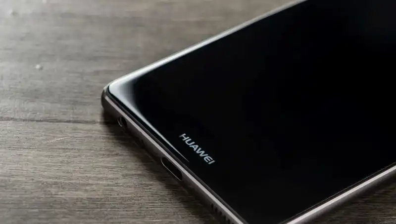 Huawei’nin Yeni Katlanabilir Telefonu: Teknolojide Yeni Bir Dönem Başlıyor