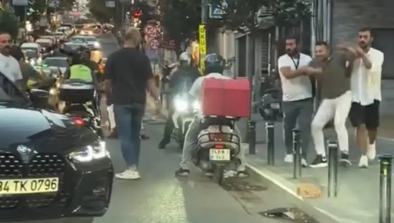 Nişantaşı'nda Yol Verme Kavgası: Sopalı Saldırı Şok Etti!