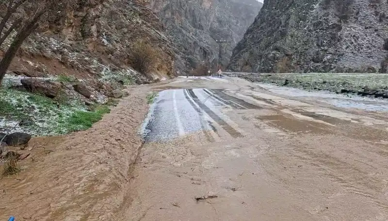 Tunceli’de Dolu ve Sağanak Yağmur: Hayat Durma Noktasında!