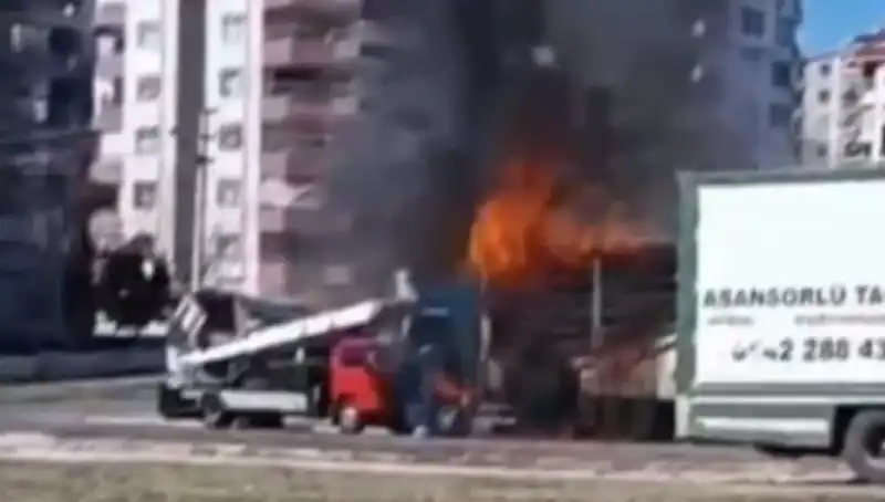 Alev Alev Yanan TIR'ın Kül Olma Hikayesi
