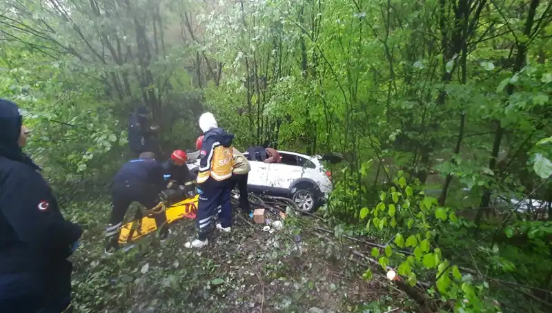 Direksiyon Kontrolü Kaybeden Araç Ormana Uçtu: Korkunç Kaza Detayları
