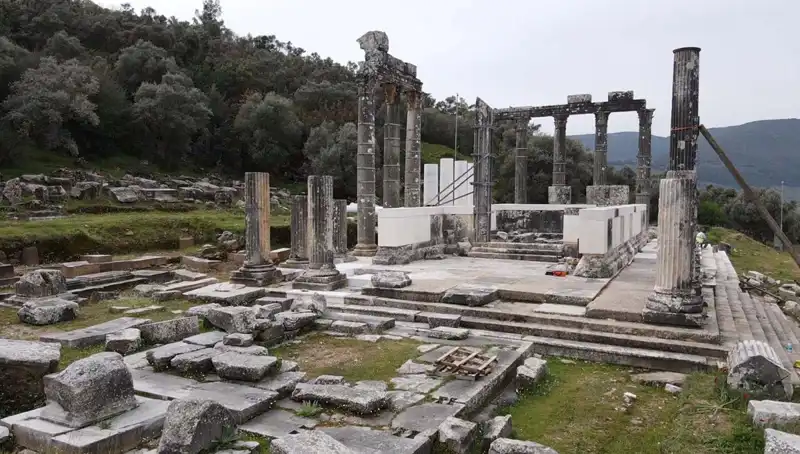 Zeus Tapınağı'ndaki Restorasyon Çalışmaları: Antik Miras Yeniden Hayat Buluyor