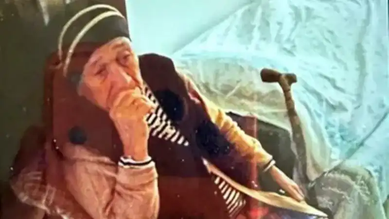 Kan Donduran Cinayet: Torun, Anneannesini "Gezmeye" Çıkarıp Bastonla Öldürdü!