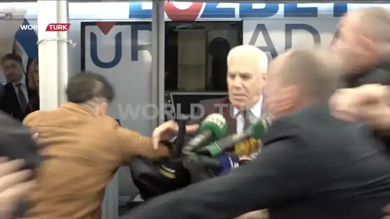 Bursa'da Büyükşehir Belediye Başkanı'na Şok Saldırı! O Anlar Kameralara Yansıdı