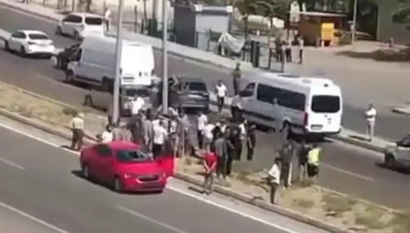 Yolun Karşısına Geçen Yaya, Otomobilin Hızına Kurban Gitti