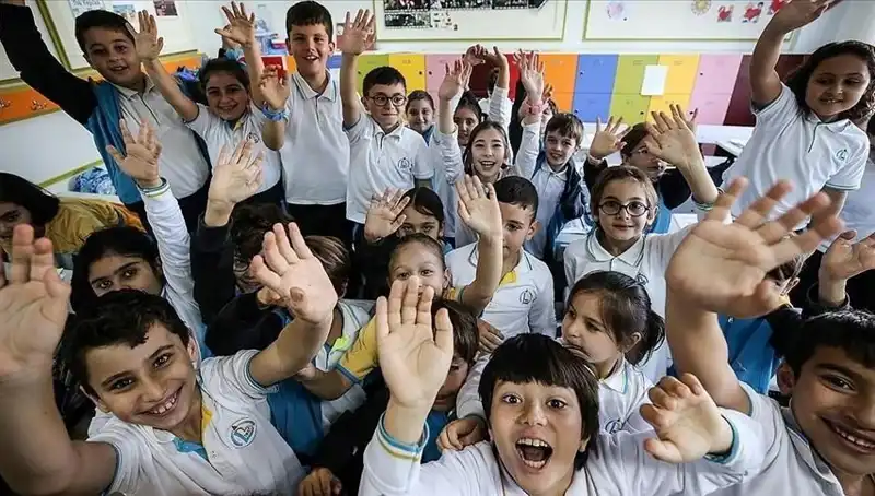9 Günlük Tatilin Ardından Okullar Açılıyor: Öğrenciler Ne Bekliyor?