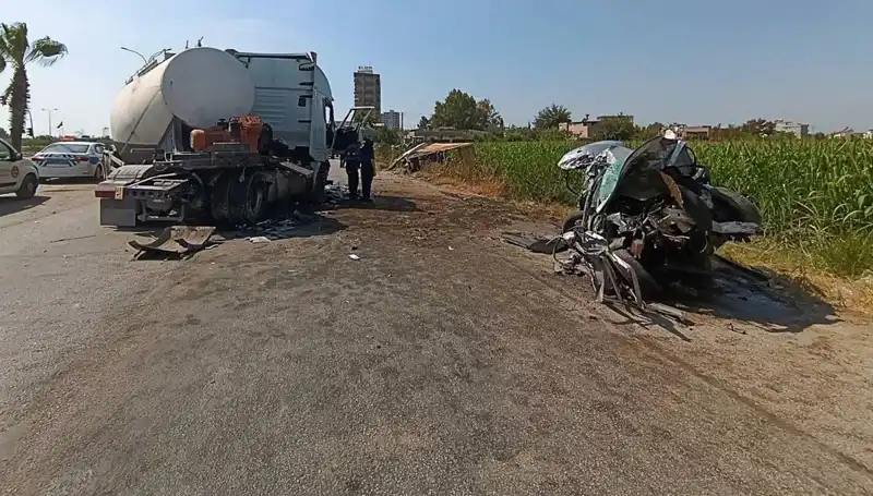 Adana'da Tanker Faciası: Otomobil ve Kamyon Çarpıştı