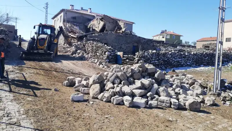 Kayseri'de Ahır Çökmesi: 35 Hayvan Telef Oldu, Kayıplar Arttı
