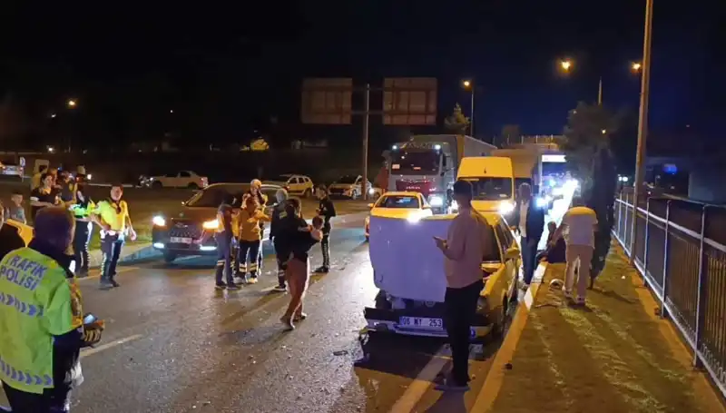 Otoyolda Kuralsız Geri Dönüş Kazası: İkisi Çocuk, Dört Yaralı