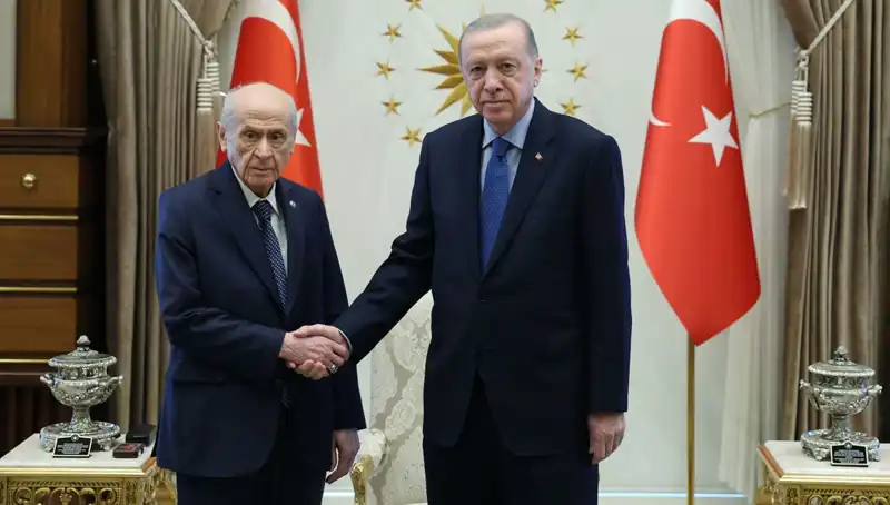 Cumhurbaşkanı Erdoğan ve Bahçeli'nin Gizemli Görüşmesi: Arkada Neler Dönüyor?
