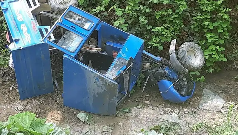 Kontrolden Çıkan Pat Pat Dereye Devrildi: İki Kişi Yaralandı!