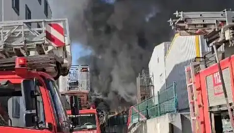 Tuzla'daki Fabrika Yangını Kontrol Altına Alındı, Hasar ve Sebepler Araştırılıyor